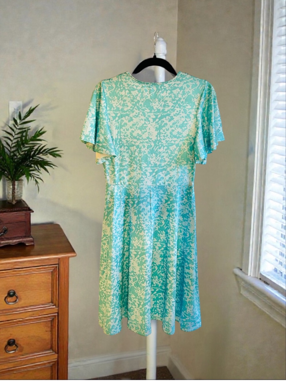 Turquoise Faux Wrap Dress Flutter Sleeves Size Medium NWOT - Picture 7 of 13